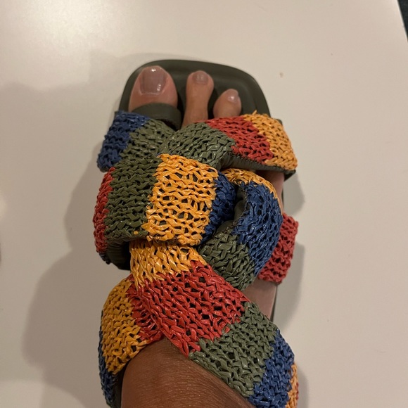 NWOT Farm Rio - Beautiful Rainbow Multicolor Woven Sandal - Picture 4 of 5